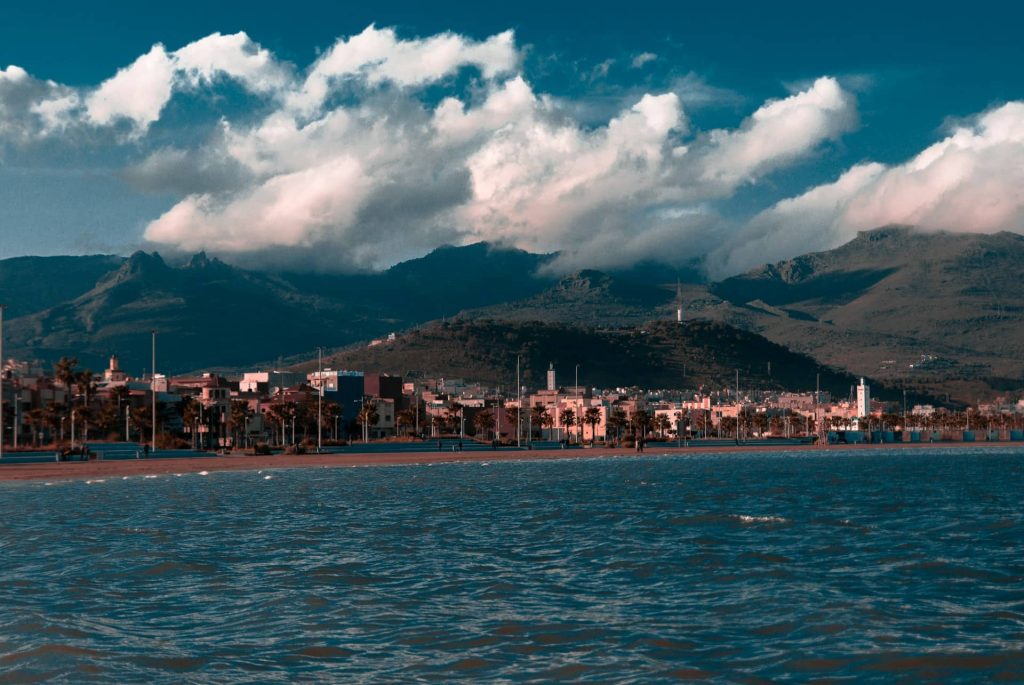 La ville marocaine de Nador possède un port où vous pourrez débarquer en ferry avec votre camping-car